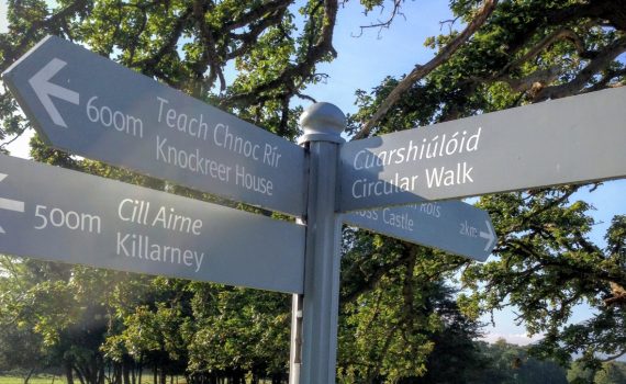 KillarneyGuide.ie Knockreer Signpost